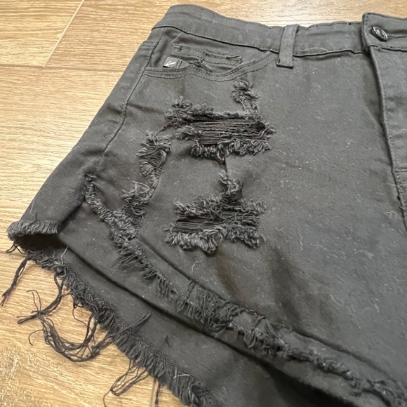 KanCan Distressed Raw Hem Women's Black Denim Shorts, 3" Inseam, 27/W7 - Picture 4 of 9
